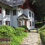 W Rezydencji Pod Swierkami Apartamento *